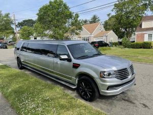 Lincoln Navigator Silver1